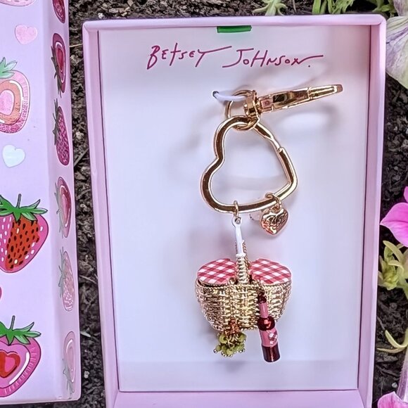 NWT Betsey Johnson Picnic Basket Wine Grapes Bag Charm 🍇🍷 - Picture 7 of 10
